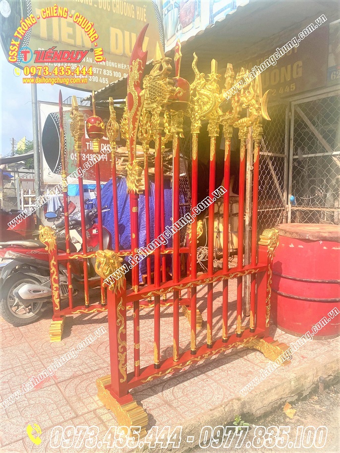 giá chấp kích binh khí đao