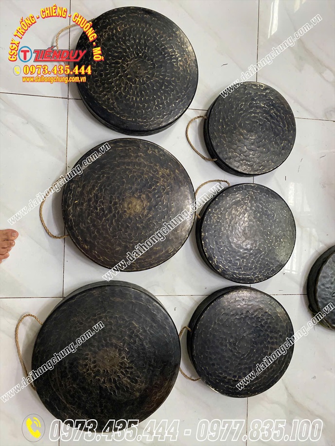 cửa hàng bán cồng chiêng dân tộc