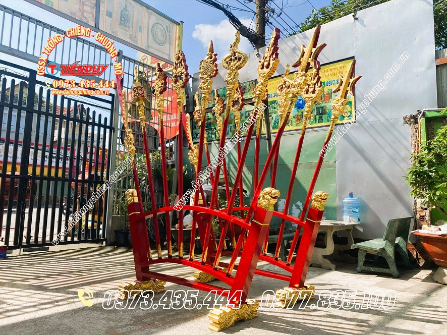 bán bát bửu chấp kích